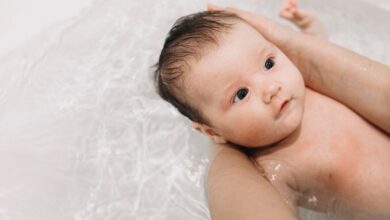 Yeni Doğan Bebek Bakımı ve İlk Banyo